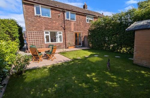 Bromley Cross Casa | Cosy Single Room l Smart TV l 5 Minute Walk from Train Station