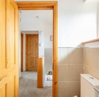 Bromley Cross Casa | Cosy Single Room l Smart TV l 5 Minute Walk from Train Station