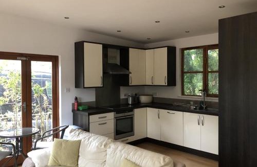 Coalpit Heath Casa | Cosy South Gloucestershire Cabin Retreat
