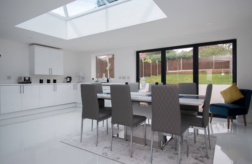Selly Oak Casa | Cosy, Spacious home in Harborne, Close to Birmingham City Centre