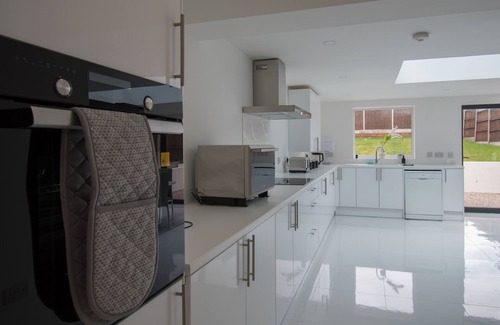 Selly Oak Casa | Cosy, Spacious home in Harborne, Close to Birmingham City Centre