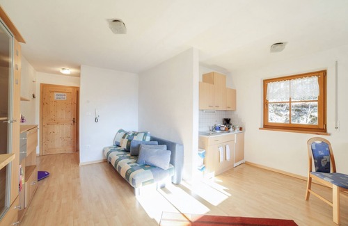 San Leonardo in Passiria Apartamento | Acogedor apartamento Strickerhof 1 con vistas a la montaña y balcón
