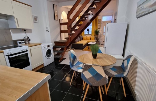 Stoke-on-Trent Casa | Cosy Stay in Stoke on Trent By Villazu