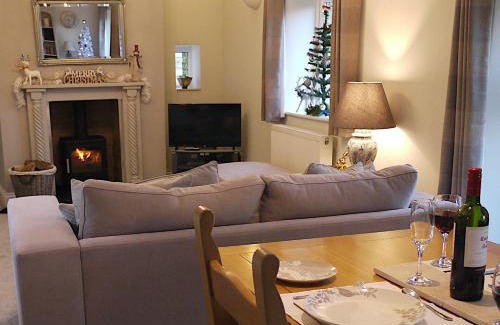Cirencester Casa | Cosy Stone Cottage, The Bungalow Perrotts Brook