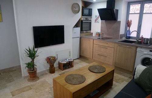 Chazay-d'Azergues Apartamento | Cosy studio in the heart of the village of Chazay