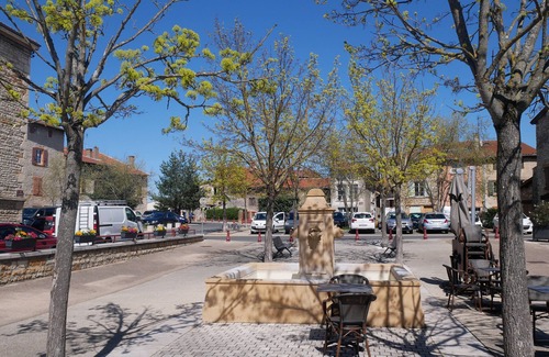 Chazay-d'Azergues Apartamento | Cosy studio in the heart of the village of Chazay