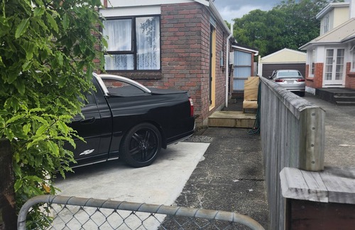 Upper Hutt Apartamento | Cosy studio walking distance to shops rails. 45 minutes from the city