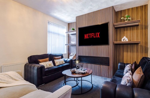 Clayton Casa | Cosy & Stylish 3-Bedroom Home Near Etihad Stadium & Coop Live Arena