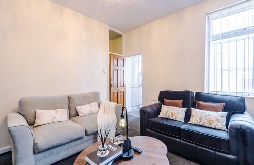 Clayton Casa | Cosy & Stylish 3-Bedroom Home Near Etihad Stadium & Coop Live Arena