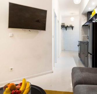 Neukoelln Apartamento | Cosy Three BR Two BTH plus AC plus Self CheckIn plus Street Parking