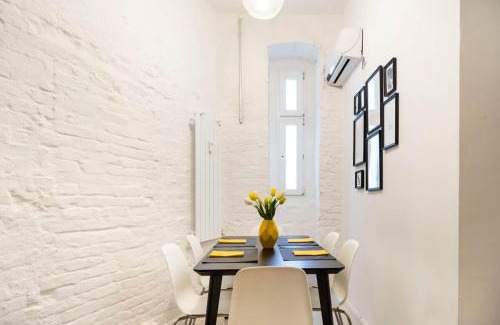 Neukoelln Apartamento | Cosy Three BR Two BTH plus AC plus Self CheckIn plus Street Parking