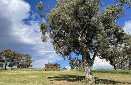 Hume Cabina | Cosy Tiny house offering country privacy with city convenience.