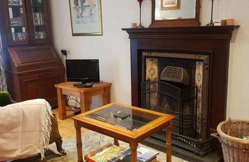 Banagher Casa | Cosy Townhouse on The Hill in Ireland