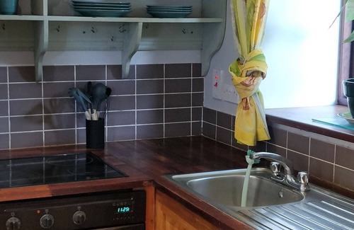 Tuamgraney Casa | Cosy two bedroom lodge on the edge of Raheen Woods