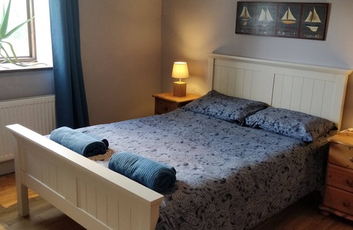 Tuamgraney Casa | Cosy two bedroom lodge on the edge of Raheen Woods