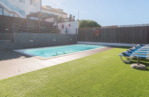 Sao Pedro da Cadeira Villa | Cosy Villa with heatable pool at walking distance from the beach