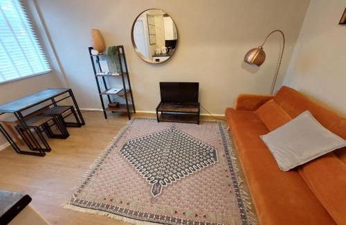 Addison Casa | Cosy West London Apartment