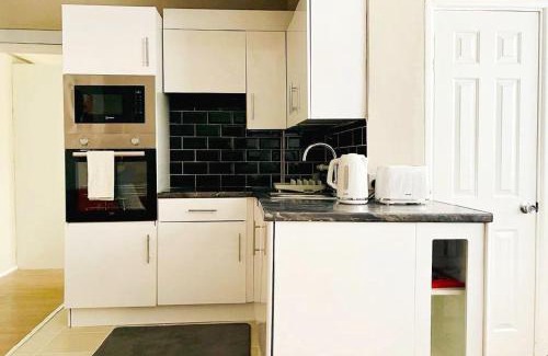 Addison Casa | Cosy West London Apartment