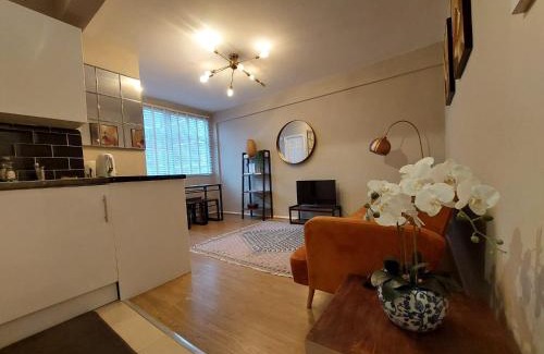 Addison Casa | Cosy West London Apartment