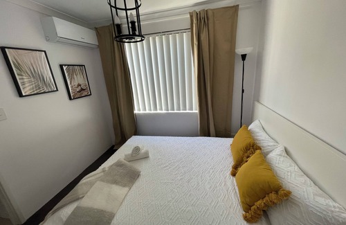 Nollamara Cama Y Desayuno | Cosy White Retreat