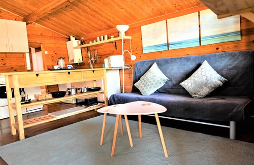 Monda Casa | Hermosa cabaña de madera con piscina ideal para un retiro romántico