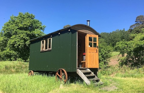 Saint John's Town of Dalry Cabina | Cosy woodland off Grid Shepherds Hut no1