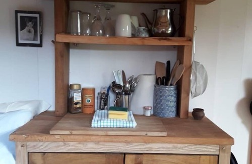 Saint John's Town of Dalry Cabina | Cosy woodland off grid Shepherds Hut - Hazel