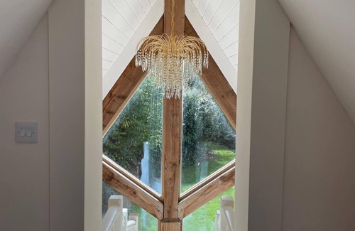 Leckhampton Cabaña | Cosy Woodland Retreat | 10 mins from Cheltenham Promenade | Dog Friendly