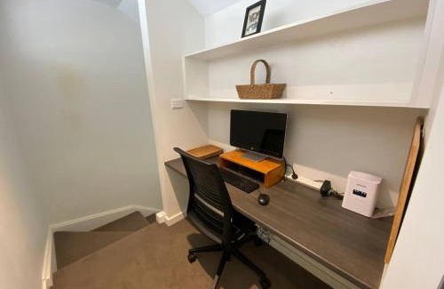 O'Connor Casa | Cosy Work From Home Townhouse 10 Mins From City - Hosted by CanStay