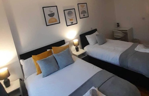 Broad Green Apartamento | Cosy x2 bedroom x2 bath balcony apartment