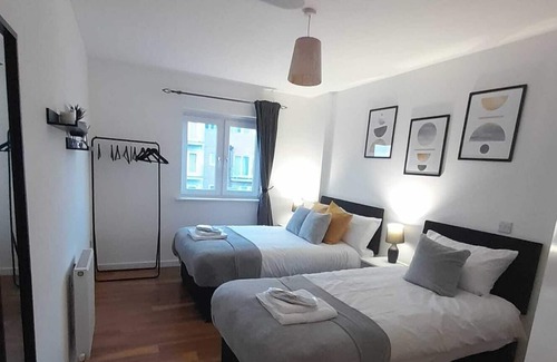 Broad Green Apartamento | Cosy x2 bedroom x2 bath balcony apartment