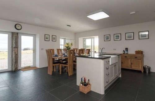 Castle Douglas Casa | Cot Cottage - Panoramic Views & Hot Tub!