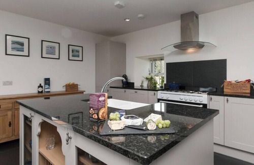 Castle Douglas Casa | Cot Cottage - Panoramic Views & Hot Tub!