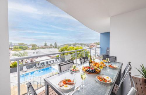 Nelson Bay Apartamento | Cote D'Azur 42, 61 Donald St - complex pool, lift, linen, bed making and stunning water views