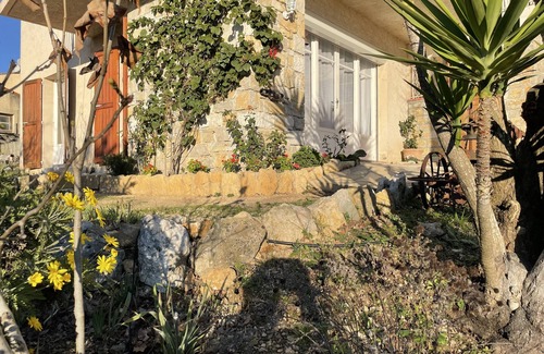 La Gaude Apartamento | Cote d'azur apartment between Nice and Cannes with private pool access