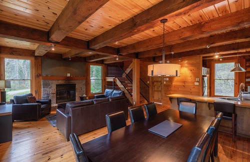 Lac Superieur Village Chalet De Esquí | Cote Nord Tremblant Cabaña de 3 dormitorios con spa privado