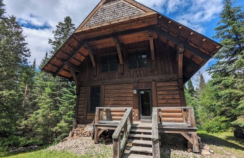 Lac Superieur Village Chalet De Esquí | Cote Nord Tremblant Cabaña de 3 dormitorios con spa privado