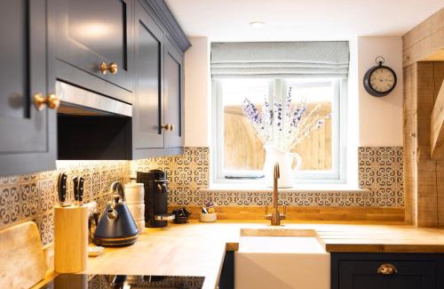 Bledington Casa | Cotswold cottage with hot tub