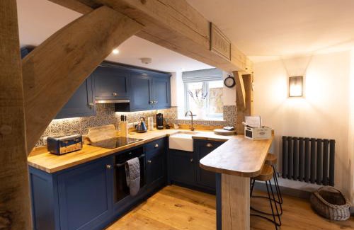 Bledington Casa | Cotswold cottage with hot tub