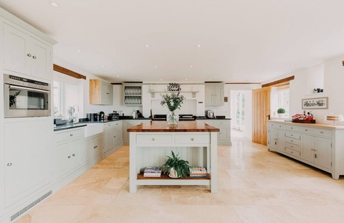 Whichford Casa | Cotswold Country Estate - stunning gardens and countryside views.
