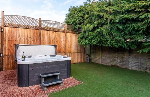 Enstone Casa | Cotswold holiday let with hot tub - The Old Garage