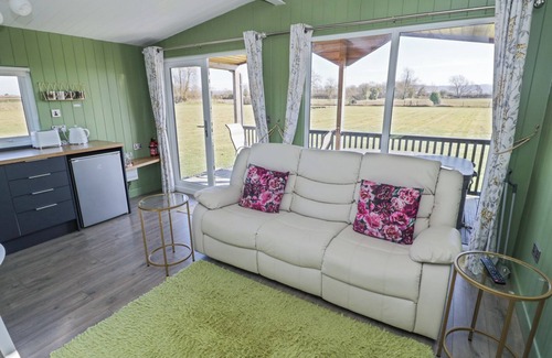 Bretforton Cabaña | COTSWOLD VIEW 1, romantic, character holiday cottage in Honeybourne