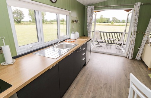 Bretforton Cabaña | COTSWOLD VIEW 1, romantic, character holiday cottage in Honeybourne