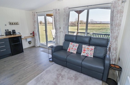 Bretforton Cabaña | COTSWOLD VIEW 4, romantic, character holiday cottage in Honeybourne