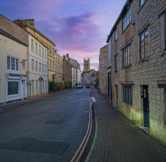 Cirencester Apartamento | Cotswolds- 2 bed flat in 18th Century building, town centre with Smart TV - Esho Stays