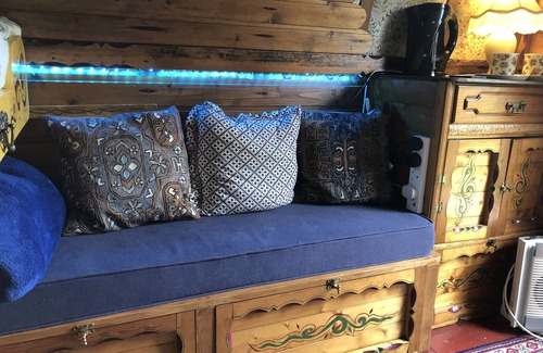 Whichford Cabina | Cotswolds Camping at Holycombe