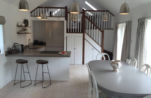 Wimpstone Cabaña | Cotswolds heaven, feed the alpacas and relax in luxury cottage with hot tub
