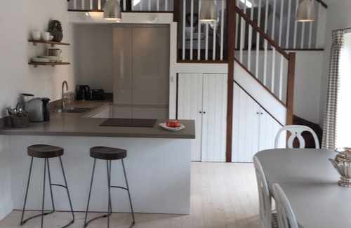 Wimpstone Cabaña | Cotswolds heaven, feed the alpacas and relax in luxury cottage with hot tub