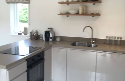 Wimpstone Cabaña | Cotswolds heaven, feed the alpacas and relax in luxury cottage with hot tub