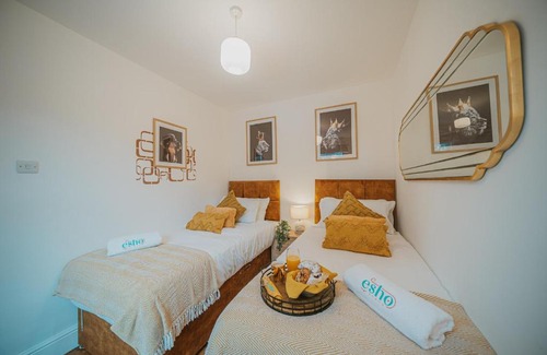 Cirencester Casa | Cotswolds- Homely 2 bed house with garden, WiFi - Esho Stays
